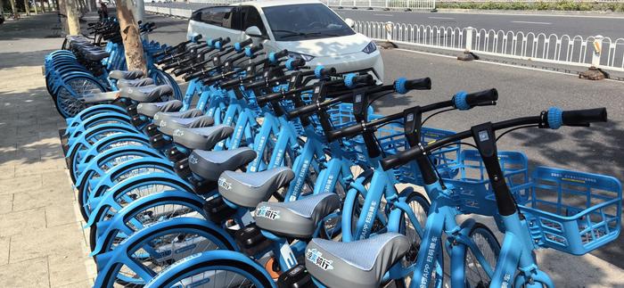 天津市部分共享单车升级加装“清凉坐垫”