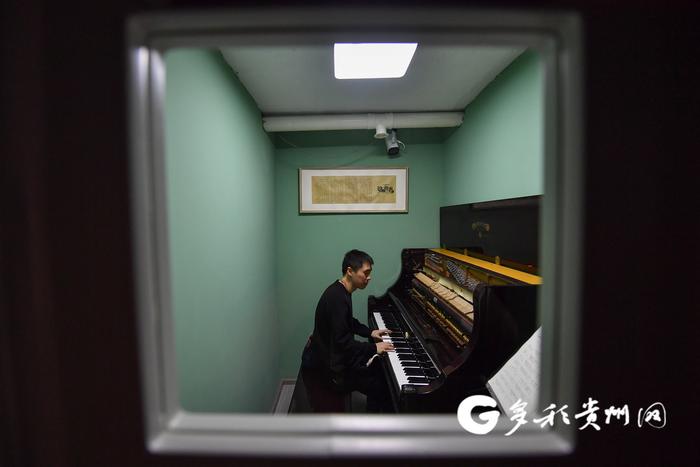 【追光者】为钢琴调音 是这位视障者阅读世界的方式之一