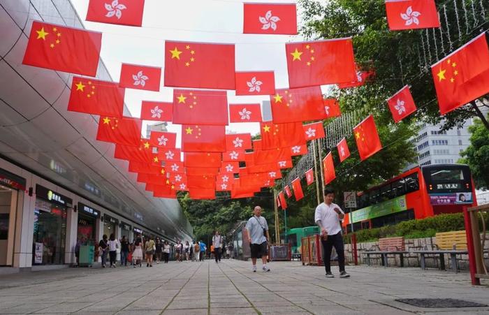 香港街头满是“中国红”！