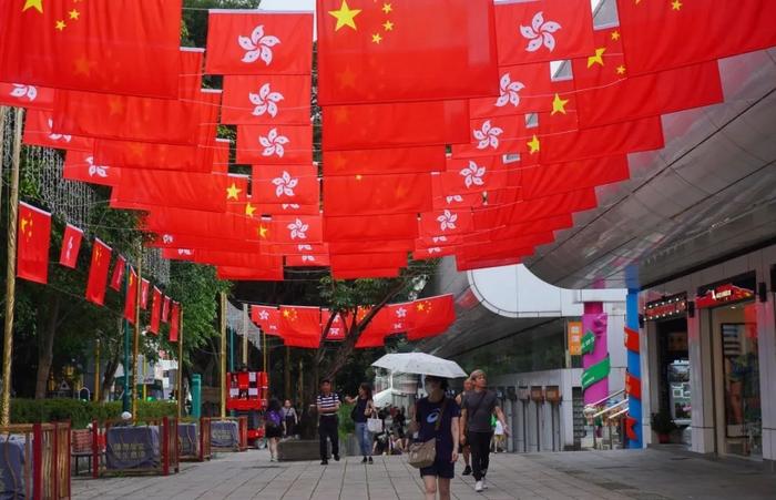 香港街头满是“中国红”！