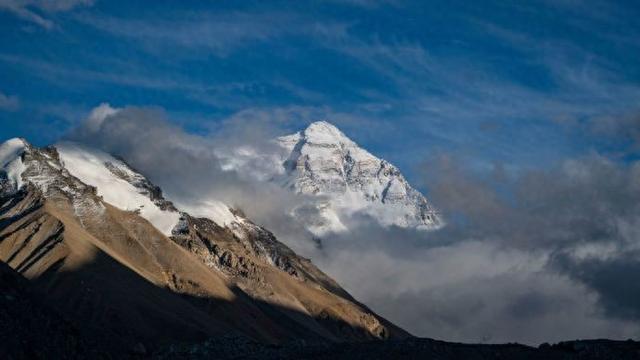 “全球变暖：珠峰积雪融化暴露200多遗体” 珠峰 积雪 遇难者遗体 登山者 全球气温 第3张