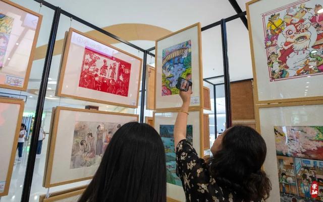 为期一个月，2024年崇明区“学生书画进商圈”书画作品展正式开展！