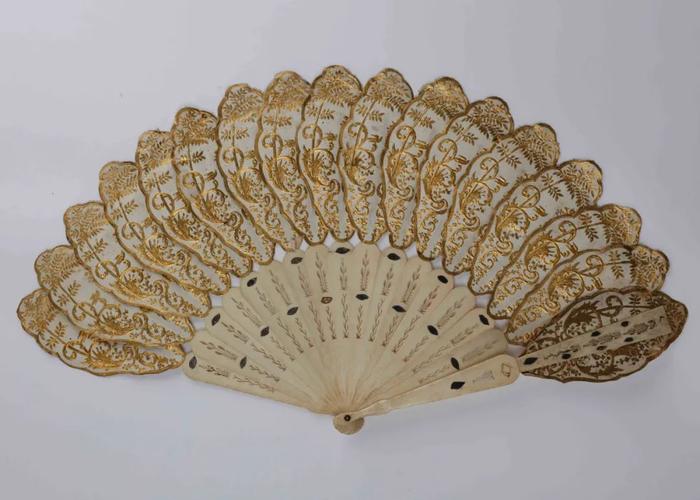 重生吧 文物丨清代“中国风”扇子，欧洲贵族都爱的时尚单品