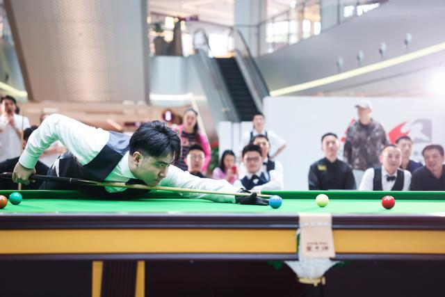 世界斯诺克·上海大师赛外卡资格赛现场：“老球皮”和“小菜鸟”都来了