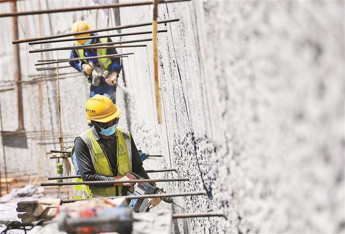 1.5万名建设者历经5000多个日夜，用智慧和汗水创造人类基建奇迹 在这里看见中国精神