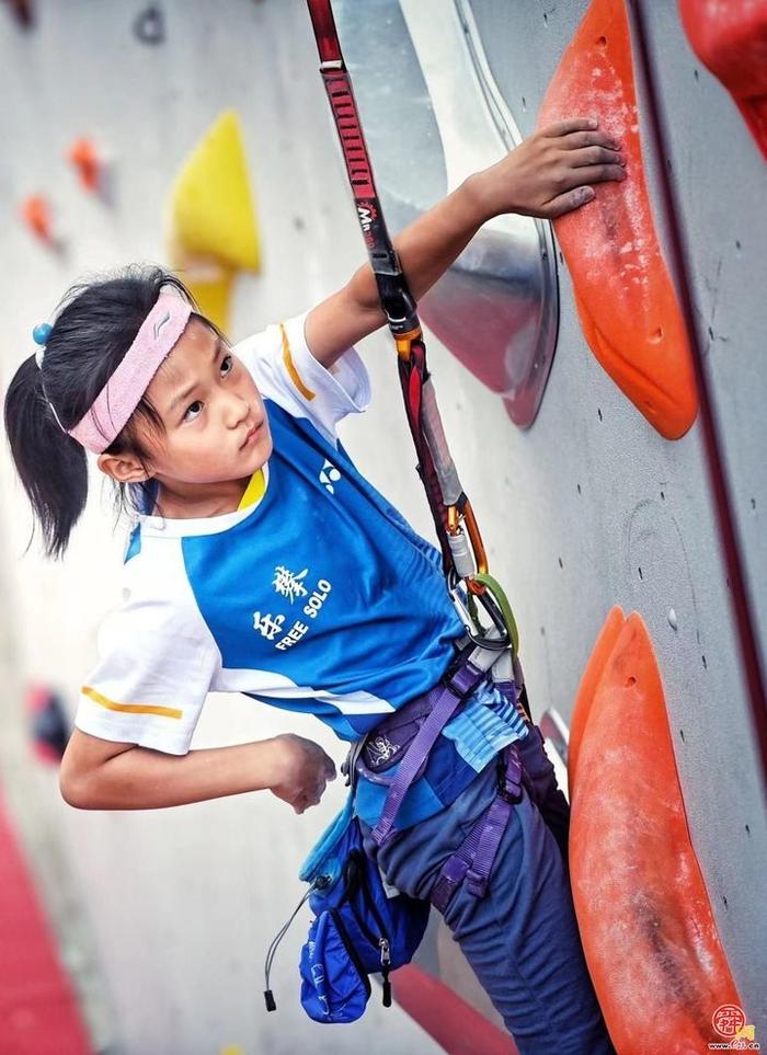 攀岩进商圈，近300名“攀登少年”齐聚泉城，激发体育消费新能量
