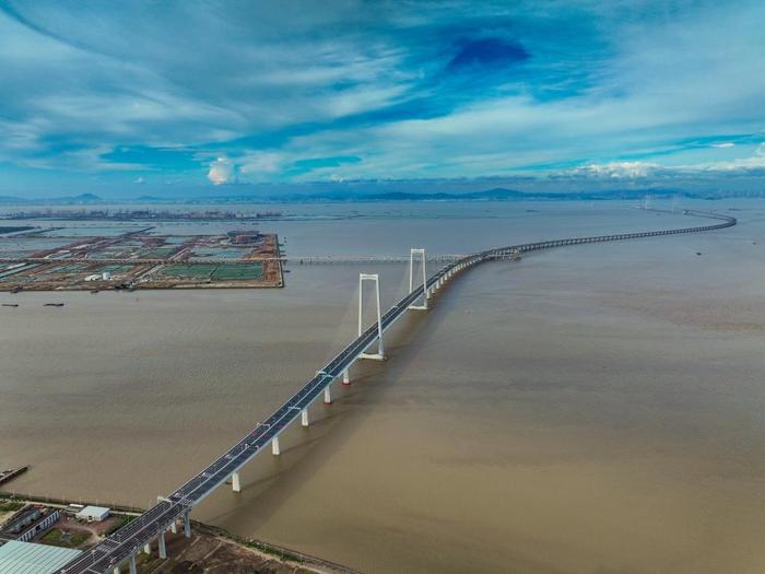 今日正式通车试运营 360度看创五项世界纪录的深中大桥有多“美”