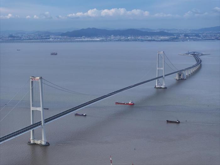 今日正式通车试运营 360度看创五项世界纪录的深中大桥有多“美”