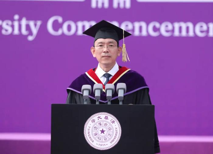 校长李路明在2024年研究生毕业典礼上的讲话｜直面变革时代 追寻永恒价值