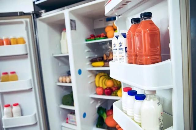 一杯剩牛奶喝出败血症！注意：这种致命菌可能就藏在你家冰箱！专挑这些人下手