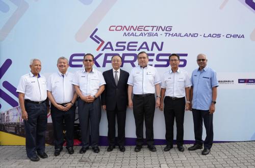 驻马来西亚大使欧阳玉靖出席陆海新通道中老泰马跨境铁路班列双向首发仪式