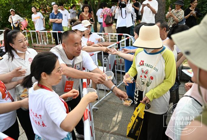 香飘万里的锅包肉 玩不够的嘉年华……22℃清爽吉林的夏天，还有多少惊喜是朕不知道的