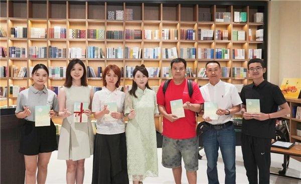 部分嘉宾、读者合影