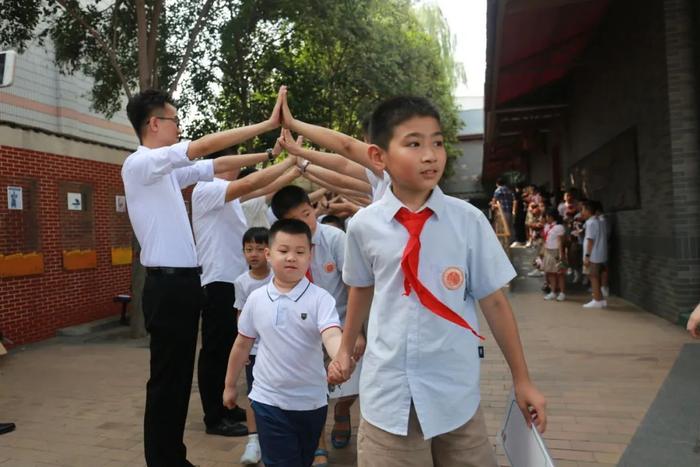 西安市新城区新知小学：毕业季，不说再见