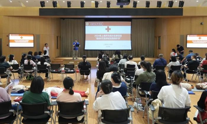 区教育局联合区红十字会开展应急救护培训，守护学生健康！