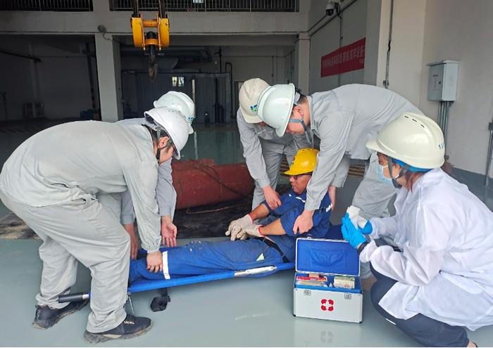 江西省于都县开展起重机械安全事故应急演练