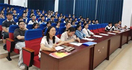 宝轮中学：演讲比赛激发学生学习热情