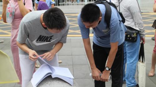 提笔圆梦，决胜中考|卓越教育全日制教师温暖送考