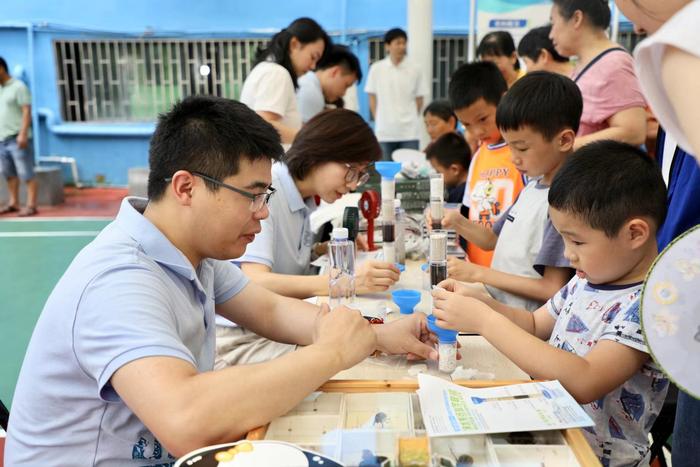 绿色生活共参与，广东省深圳监测中心站开展七一主题志愿科普集市活动