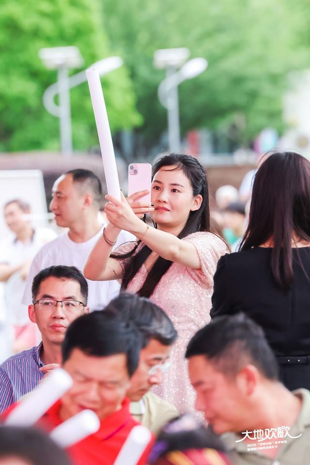 闵行区“四季村晚”夏季专场来了！一场河狸草地音乐节在这里开场……