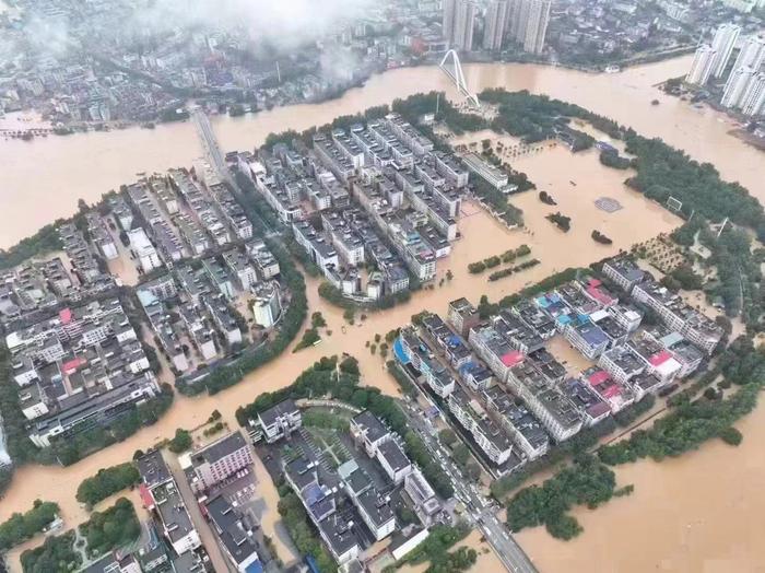 湖南平江水灾： 水厂设备被洪水冲走 最大工业园区恢复供水预计需5-7天