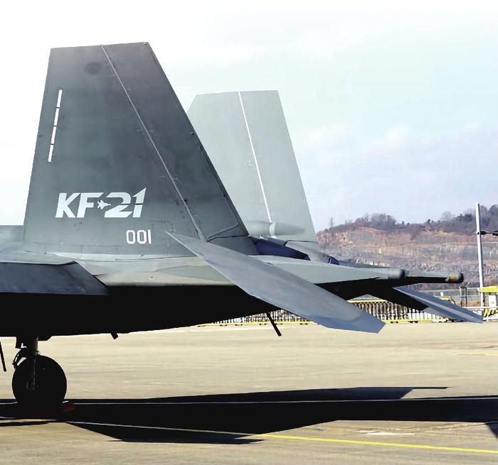 韩国国防部签订首批20架KF-21战斗机及约40台F414发动机生产合同