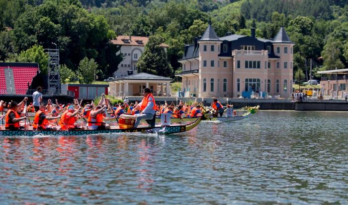 保加利亚举办第二届龙舟文化节