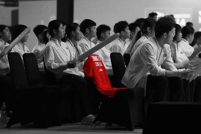 热闻|印尼羽协：张志杰是心脏骤停去世，亚青赛混合团体全队带“张志杰”登上冠军领奖台！