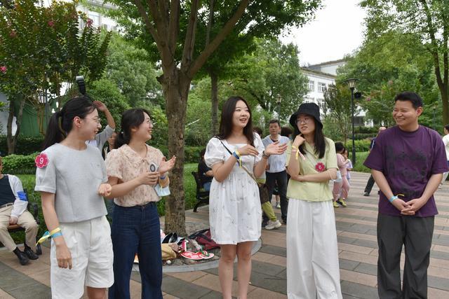 拒绝尬聊，彭浦新村街道这场青年派对有点甜