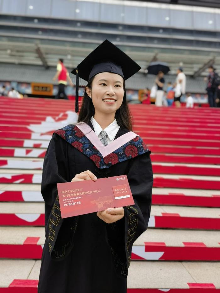北京大学四千余学子今日迎毕业，毕业典礼入场券藏“惊喜”