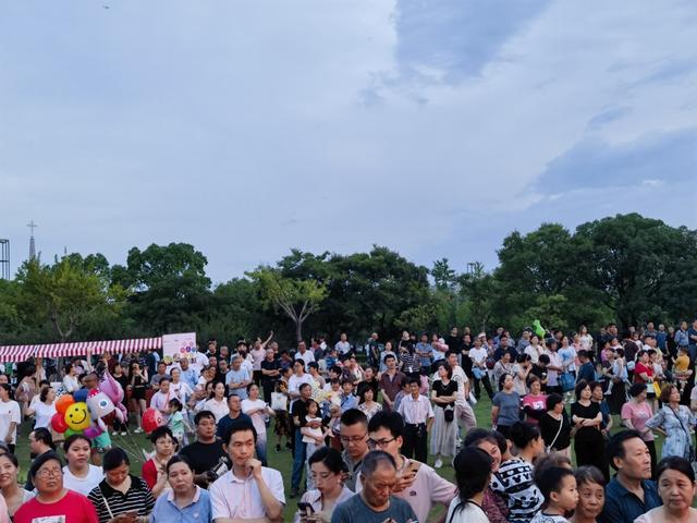 闵行区“四季村晚”夏季专场来了！一场河狸草地音乐节在这里开场……