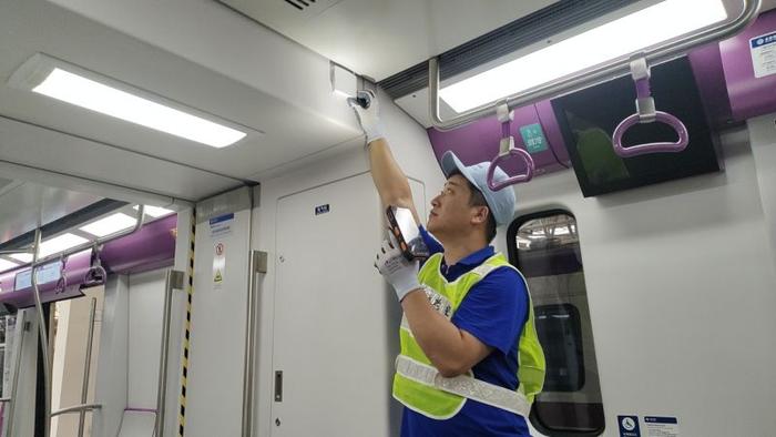 北京地铁15号线今起再压缩间隔，上线可自动控温新车