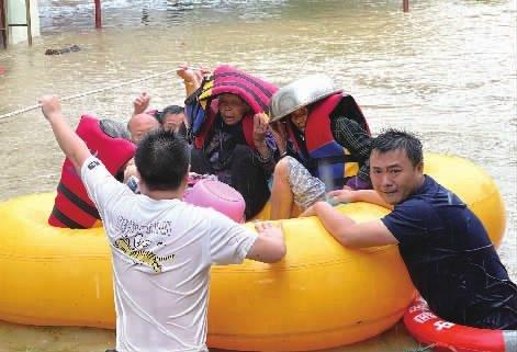 4小时，600余名滞留旅客安全转送