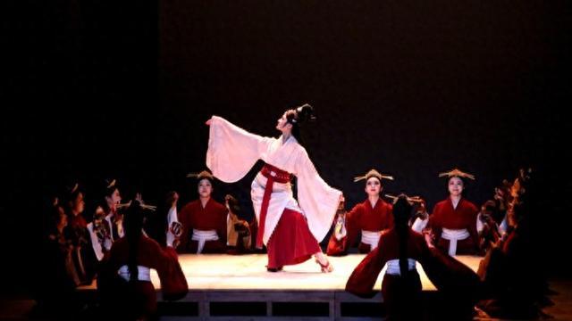 杨丽萍担任艺术总指导，舞剧《西施》“响屐舞”出圈