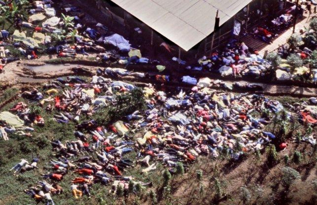 最新纪录片《邪教屠杀：琼斯镇的一天》：909人自杀，包括276名儿童