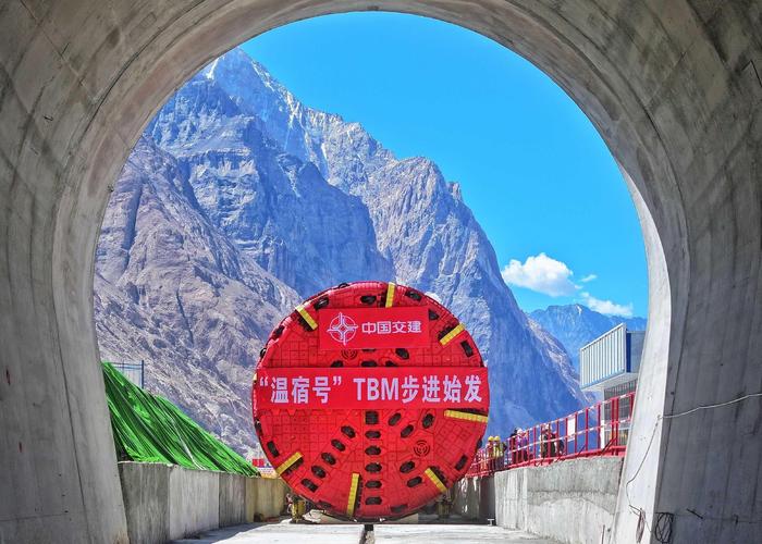 新疆西天山特长隧道“温宿号”TBM始发