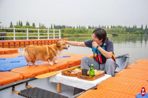 夏日氛围浓 水上运动“热”