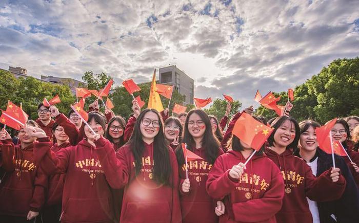 嘉兴高级中学：乘风而起 绘“嘉木扬长，高德归真”新图景