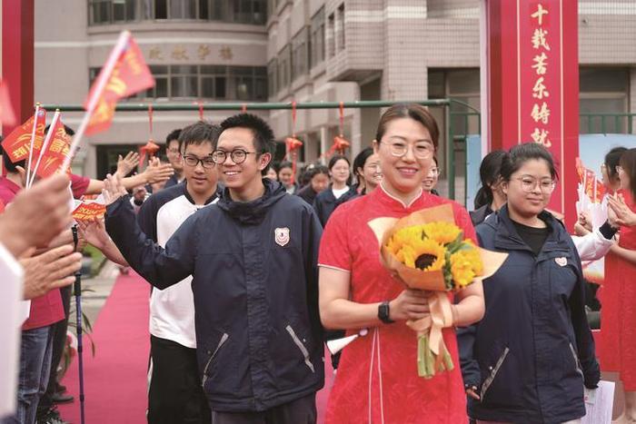 嘉兴高级中学：乘风而起 绘“嘉木扬长，高德归真”新图景