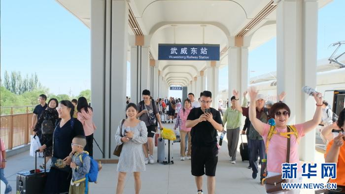 当“天马故里”遇上“时代速度”——甘肃武威迎来首趟高铁旅游专列