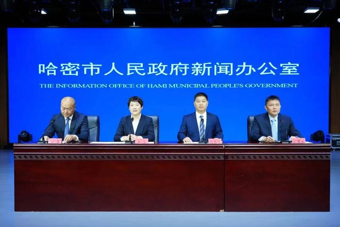 中国·哈密“甜蜜之旅”第十八届哈密瓜节暨第二届哈密瓜产业高质量发展大会新闻发布会现场。哈密市融媒体中心记者 李华摄