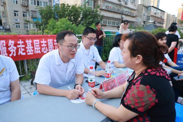 湖北医药学院：共同缔造健康夜市向党献礼