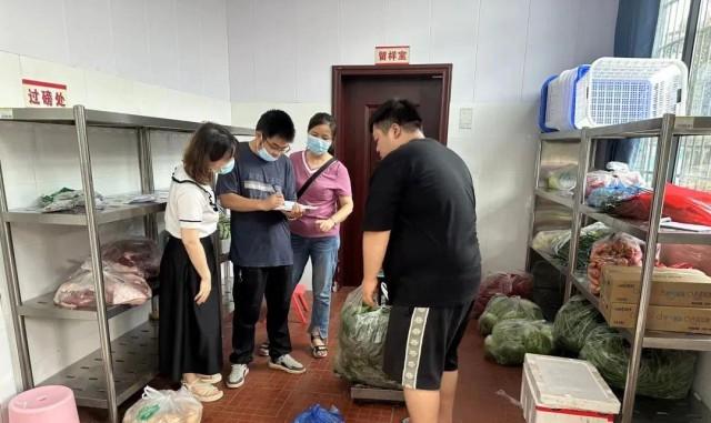 ​湘潭市第三中学开展食品安全督查