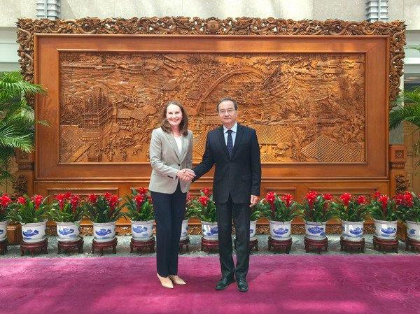 外交部副部长邓励会见挪威驻华大使白思娜