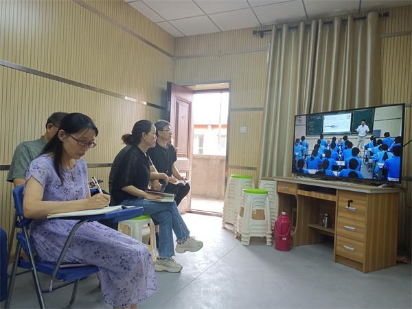 清远市第一中学到郧阳区二中开展课题成果交流推广活动