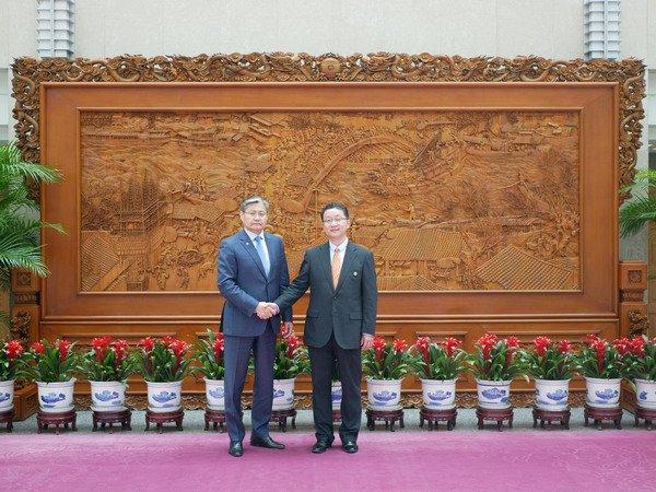 ​外交部亚洲司司长刘劲松会见蒙古驻华大使巴德尔勒