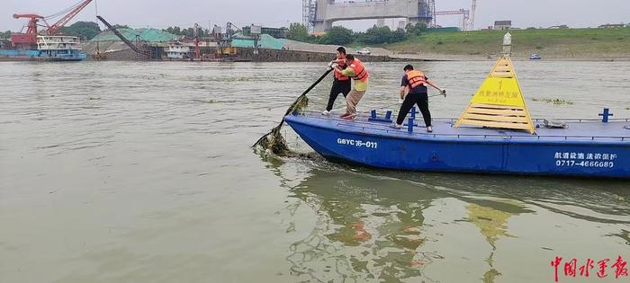 水位陡升陡降 长江宜昌航道局组织紧急出航调整辖区航标