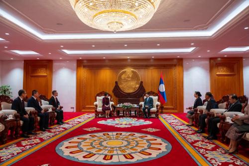 新任驻老挝大使方虹向老党中央总书记、国家主席通伦递交国书