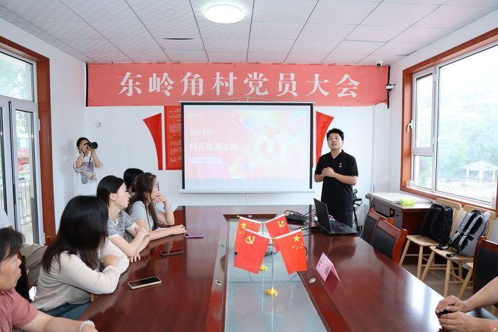 济南市委网信办开展全民数字素养与技能提升月进乡村宣传活动