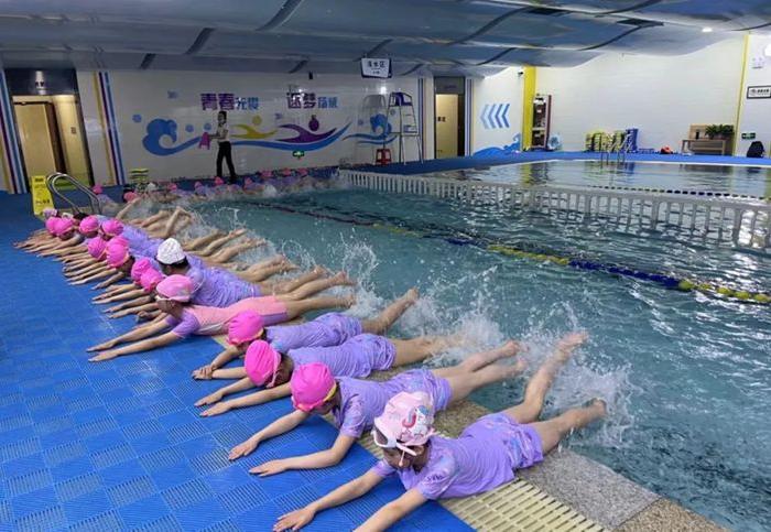 “泳”动人生——合肥经开实验学校三年级游泳课程纪实
